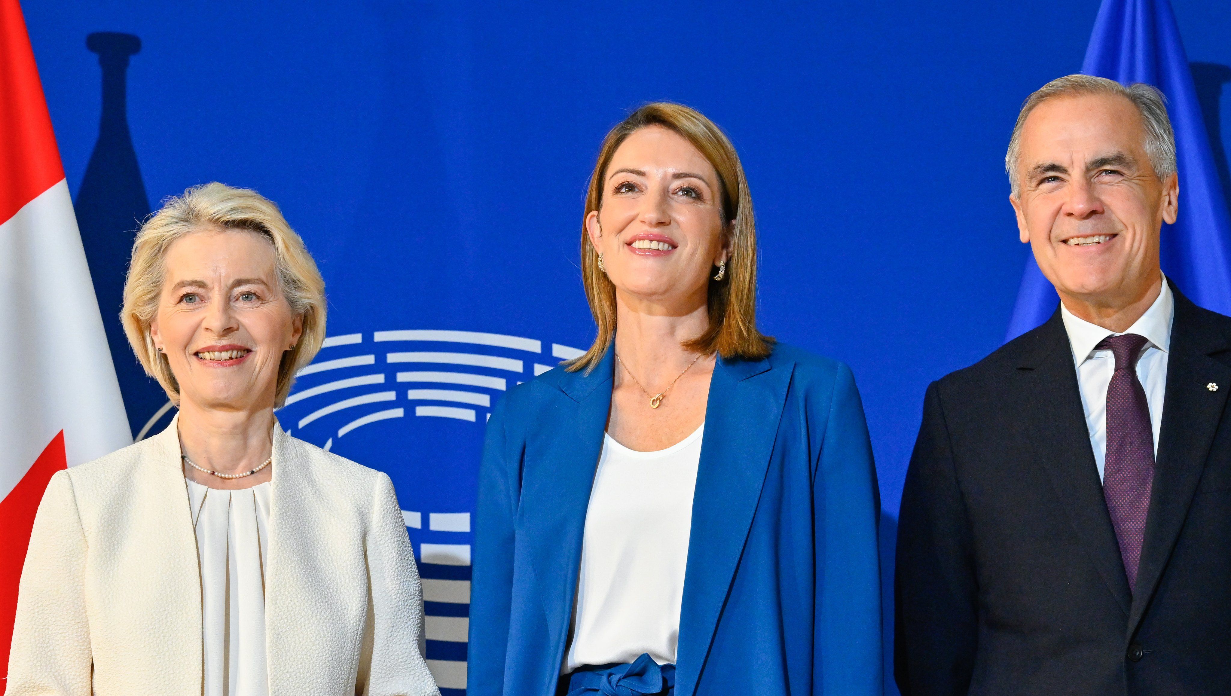 Politico: Návšteva kanadského premiéra v Štrasburgu sa zmenila na škandál kvôli von der Leyenovej