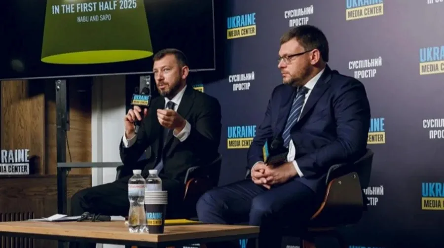 Na snímke riaditelia NABU Semjon Krivonos a SAPO Oleksandr Klimenko
