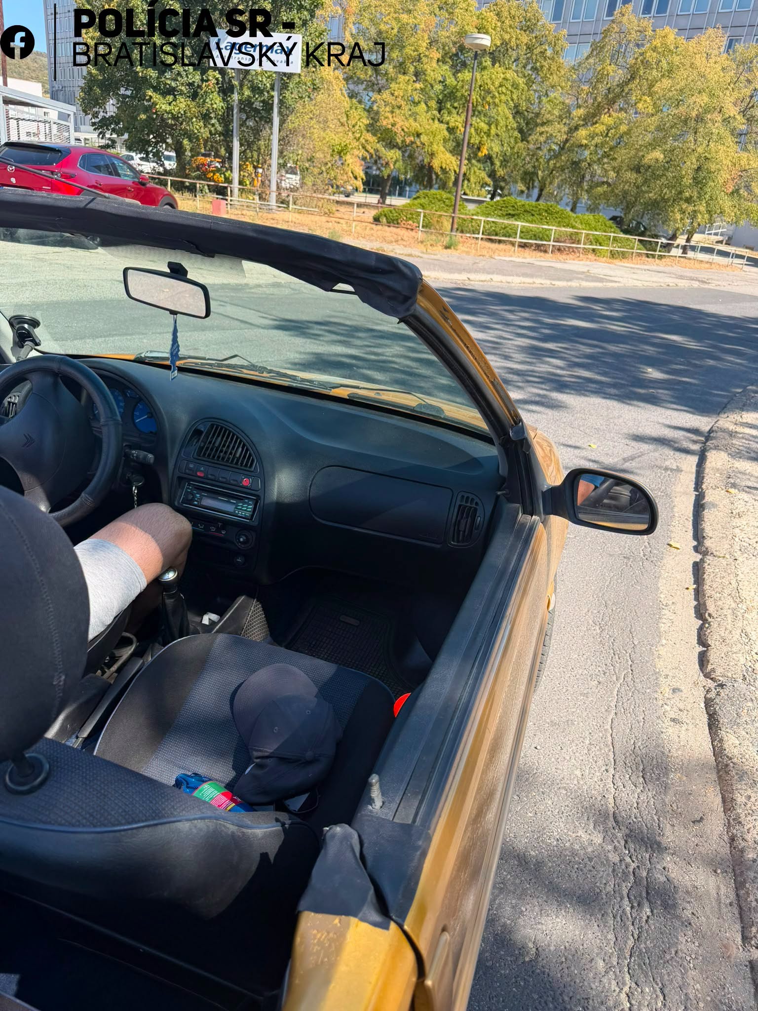 "Svojpomocne" vyrobený kabriolet. Keď ho zbadala policajtti z hliadky, neverili vlastným očiam