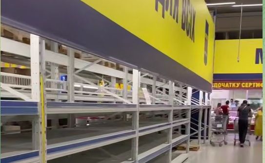Nedostatok potravín zasiahol západ Ukrajiny! Police v ľvovských a Kyjevských supermarketoch sú prázdne