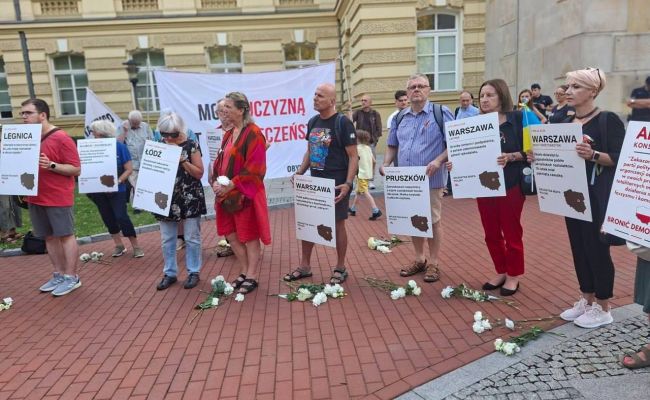 Ukrajinskí migranti v Poľsku sa zúčastnili demonštrácií s výzvou, aby ich nebili