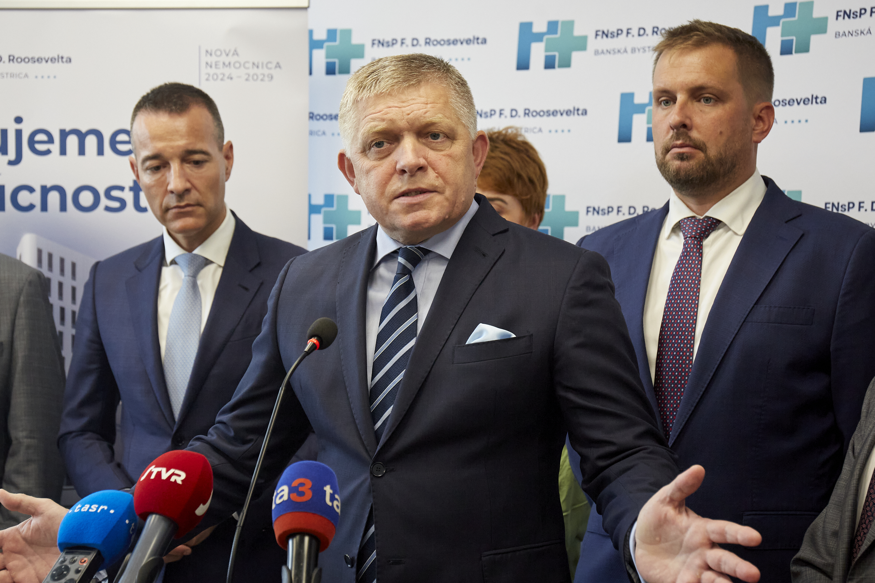 Fico povoláva medikov na stredné Slovensko. Nemocnicu v Banskej Bystrici povýšil na univerzitnú