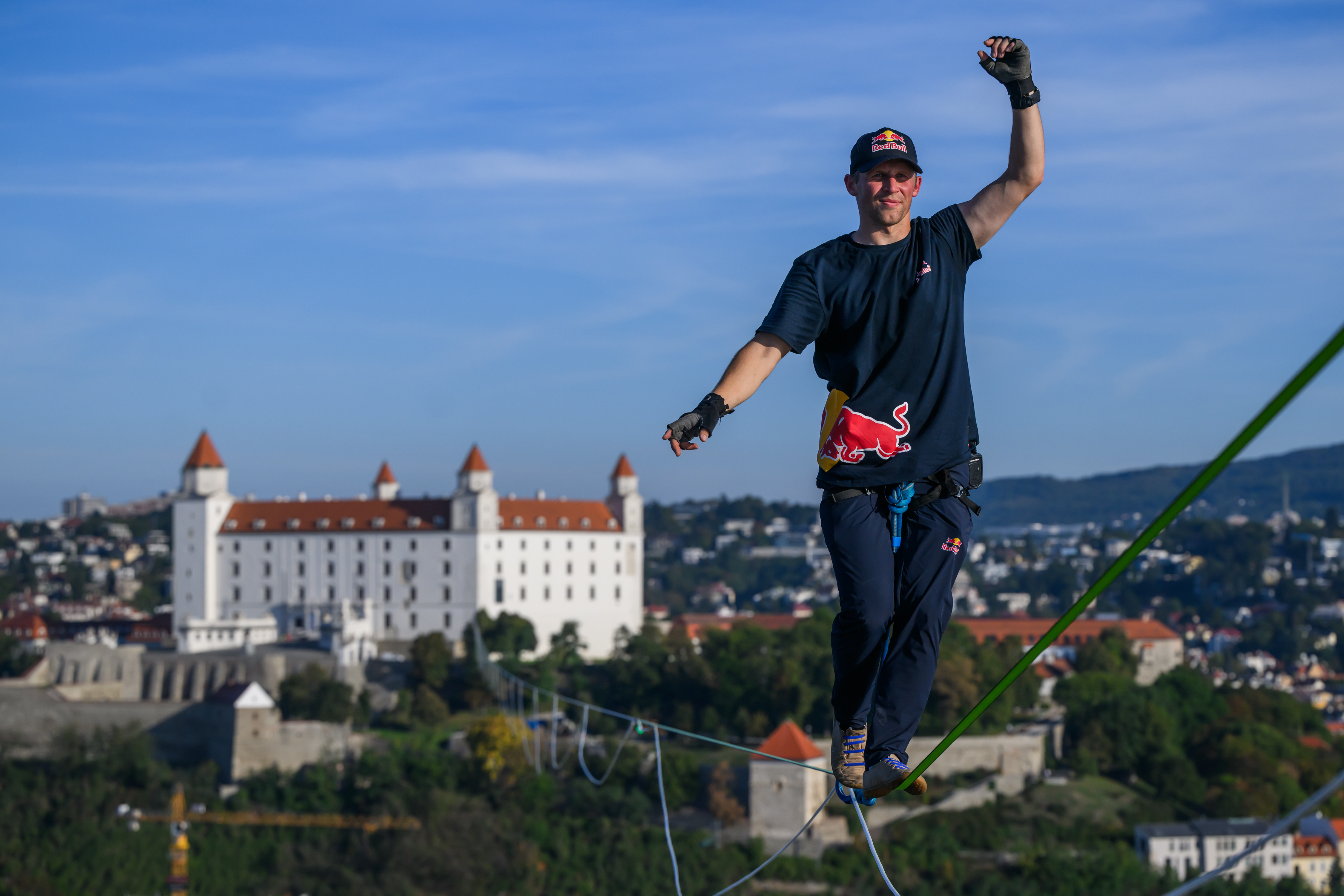 J. Roose v Bratislave prešiel na slackline 14,7 km, stanovil svetový rekord