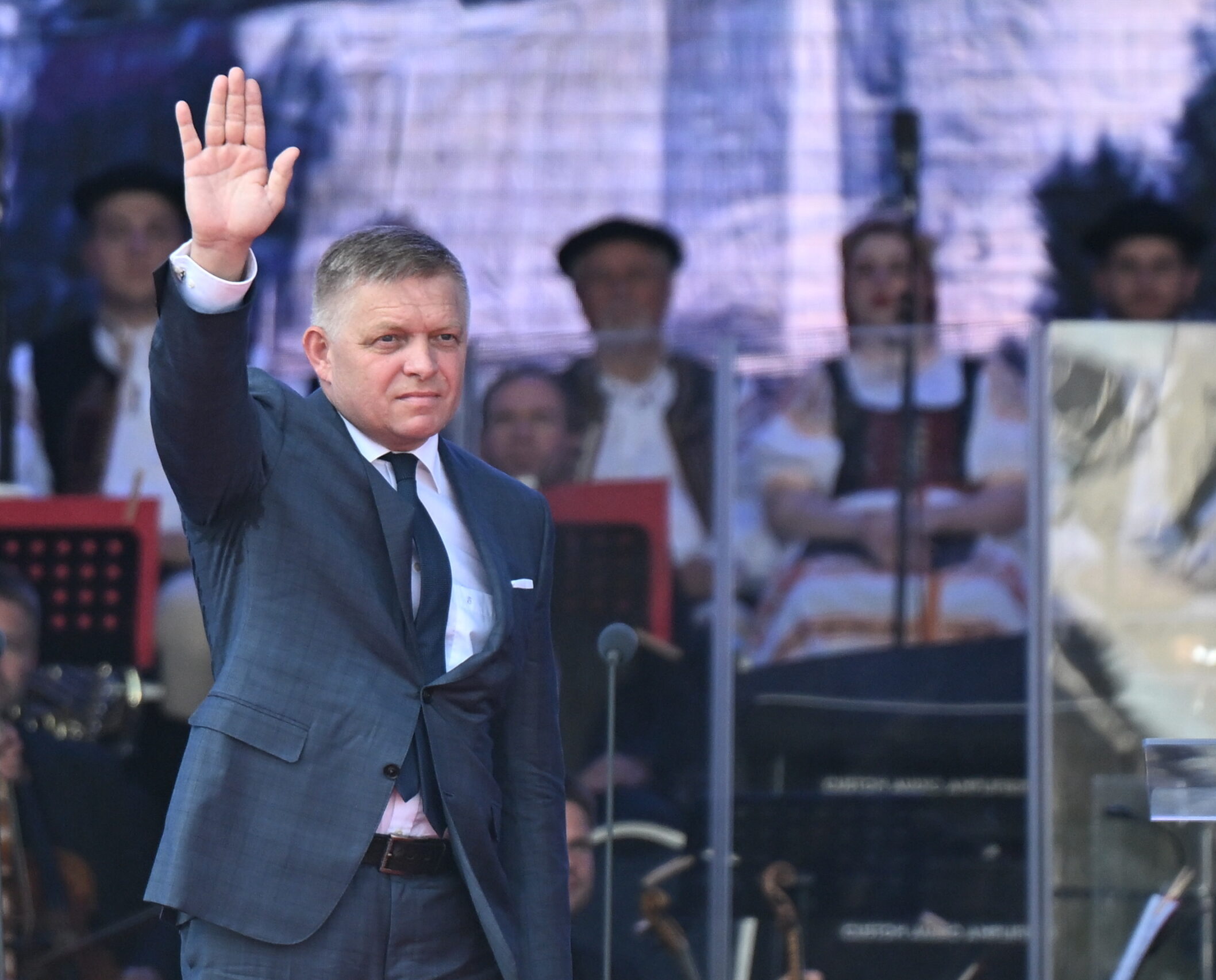 NESMIEME MLČAŤ, KEĎ SA V EURÓPE OPÄŤ NORMALIZUJÚ VÝZVY NA ZABÍJANIE! - Fico na oslavách výročia SNP (VIDEO)