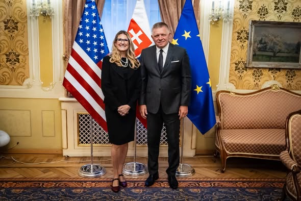 POLITICKÝ MARATÓN ZAPOČAL! Premiér hovoril s americkou chargé d‘affaires H. Rogers o novom jadrovom zdroji