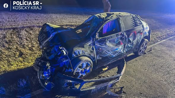 TRAGICKÁ NEHODA! Pri čelnej zrážke dvoch áut v okrese Michalovce zahynul vodič vozidla