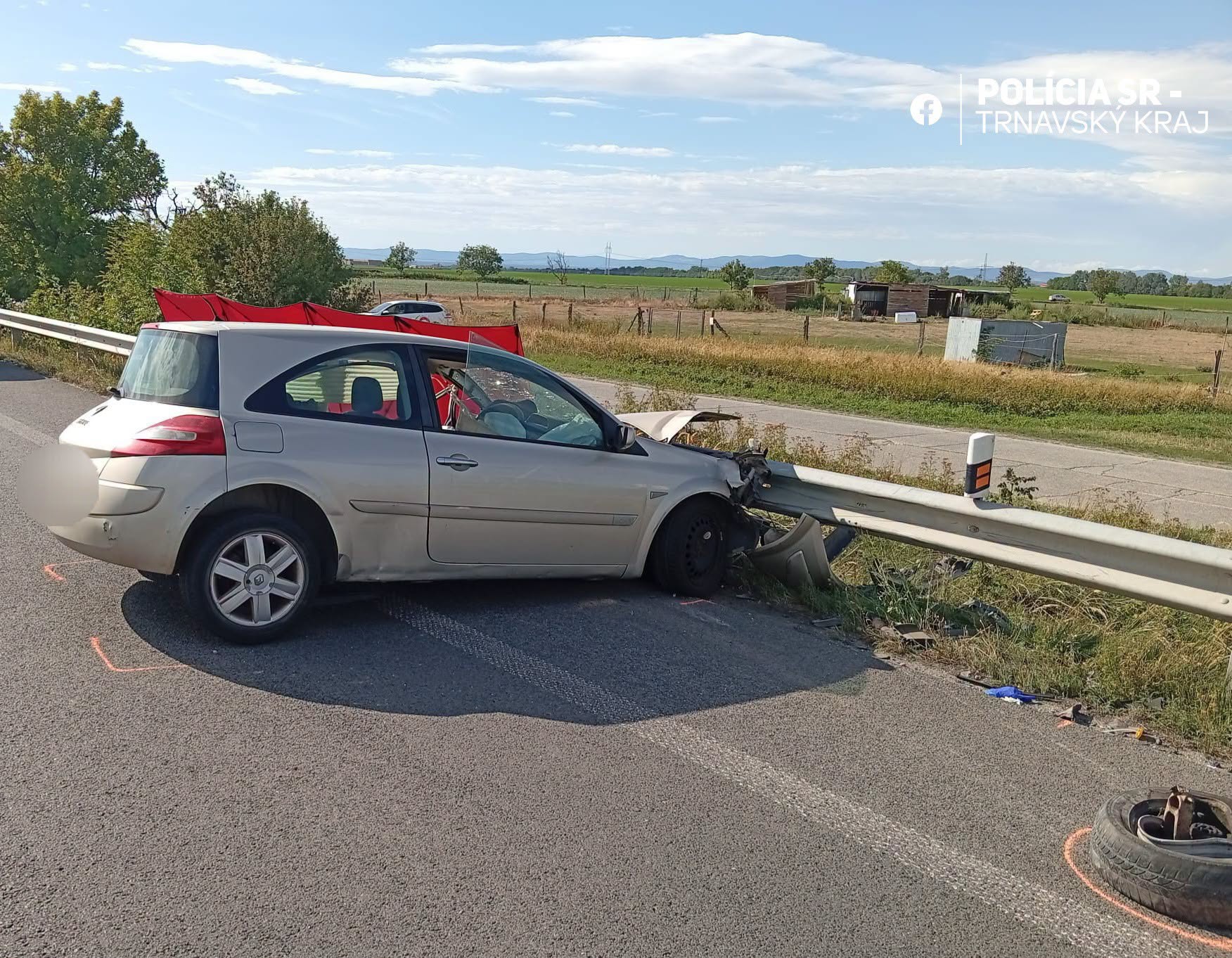 Policajti dnes poobede dokumtovali vážnu dopravnú nehodu, ktorá sa stala na ceste prvej triedy v okrese Galanta