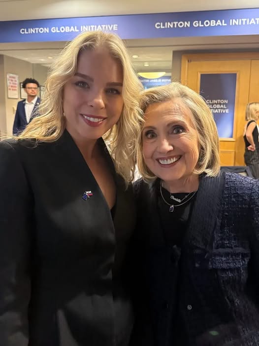 Na snímke: Veronika Cifrová Ostrihoňová a Hillary Clintonová