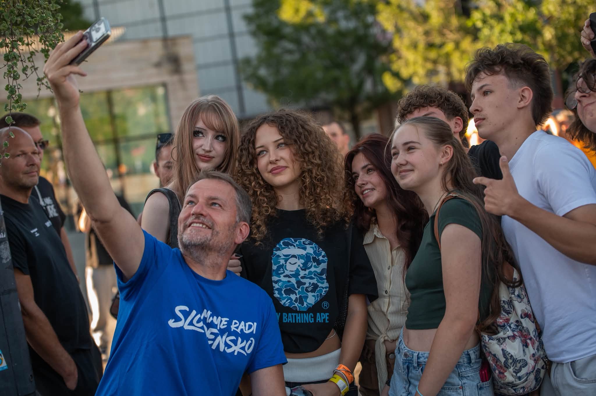 SENIOROV A DETI VYUŽÍVA NA ŠPINAVÚ POLITICKÚ KAMPAŇ! Republikán Milo kritizuje Matoviča (VIDEO)