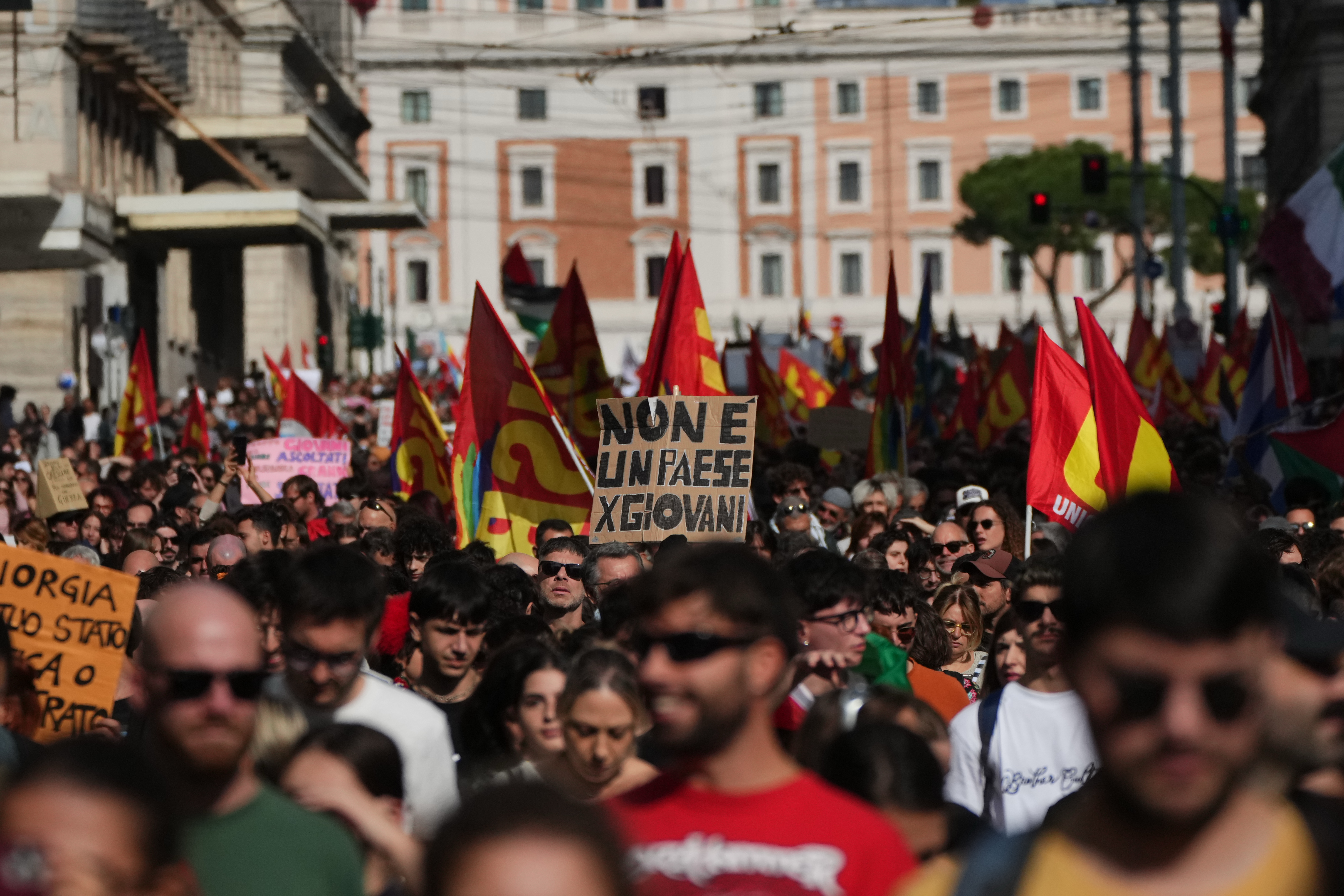 Taliansko na nohách! Masové protesty proti Meloniovej, polícia sa pripravuje na nepokoje