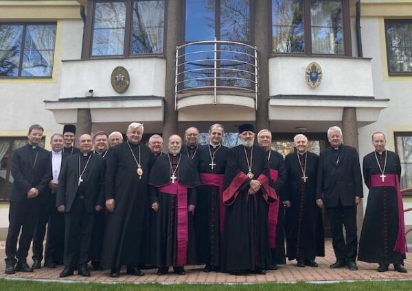 Slovenskí biskupi sa rázne postavili proti vojne. Aj tej proti nenarodeným deťom