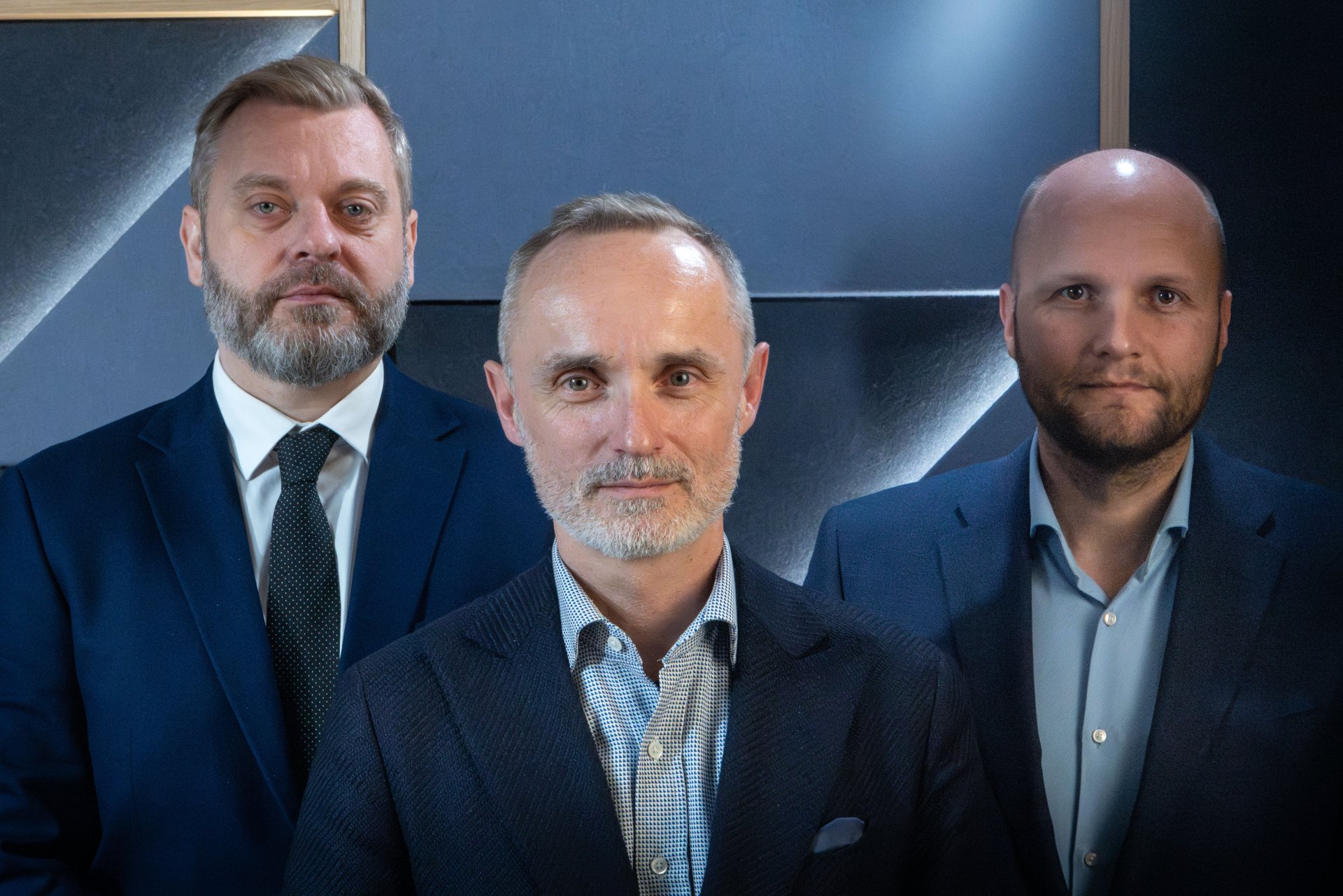 TAKTO VYZERÁ PROGRESÍVNA CHOBOTNICA V SEKTORE OBRANY! Títo by sa radi vrátili ku korytu. - Bestro odhalil väzby opozície na obranný priemysel (VIDEO)