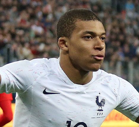 Paríž Saint-Germain musí vyplatiť Mbappému približne 60 miliónov eur v spore o mzdu