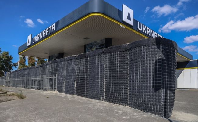 Čerpacie stanice v Kyjeve sa menia na pevnosti