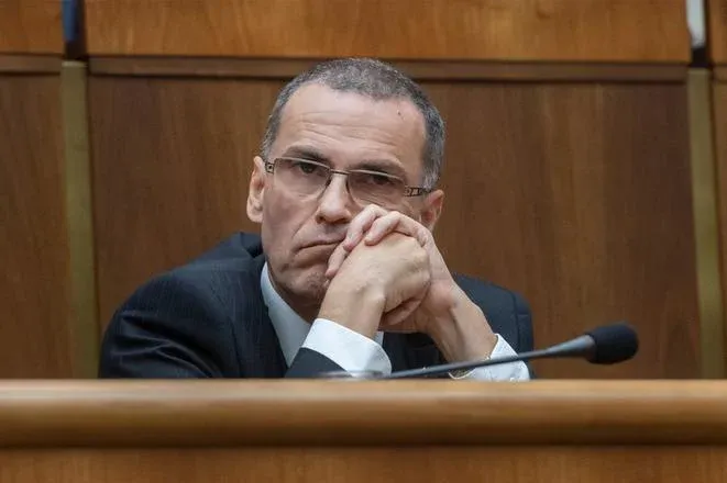 Ukrajine sme vraj darovali šroty, darujme jej celú republiku!