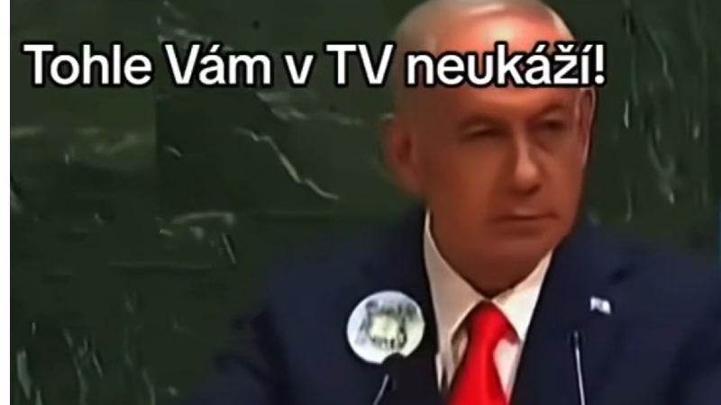 Na snímke z videa Benjamin Netanjahu pri prejave pred protestujúcim Valným zhromaždením OSN (24.9.2026, New York)