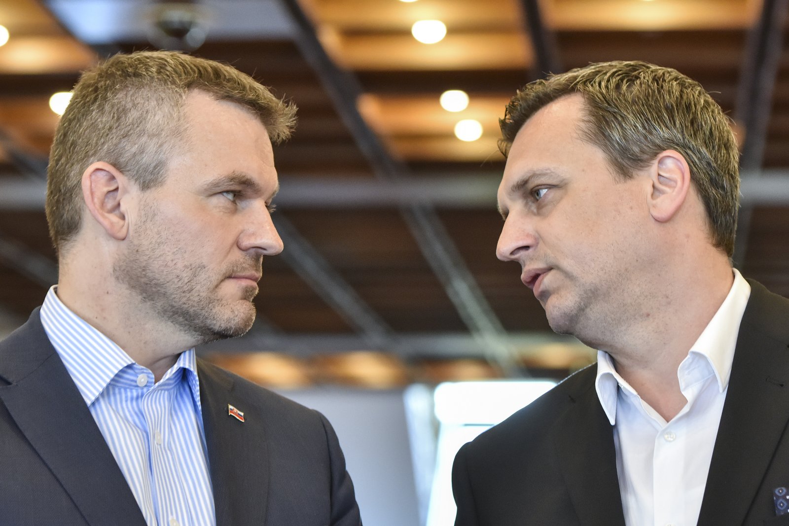 SNS vyzýva prezidenta, aby nenaťahoval menovanie F. Kuffu za ministra. Ten sa obrátil na Ústavný súd
