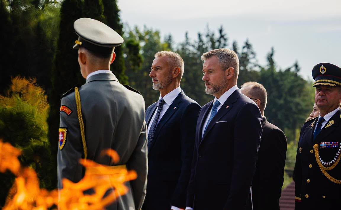 Prezident Pellegrini vzdal v Kalinove úctu vojakom a civilistom, ktorí v boji proti fašizmu zaplatili životom (VIDEO)