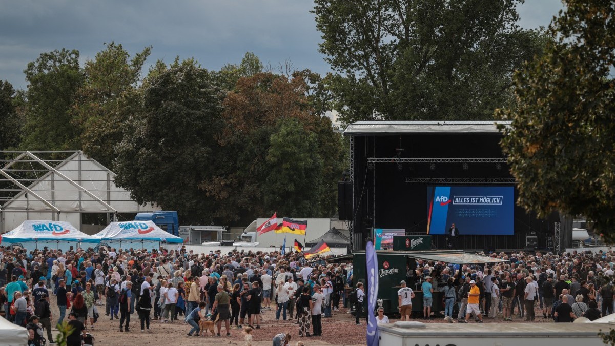 Predvolebné zhromaždenie AfD v Magdeburgu vo východnom Nemecku 4. septembra 2026