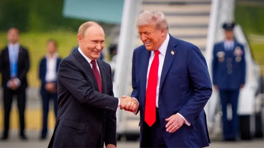 "UROBIL SOM TO PRE AMERICKÝ ĽUD!" Trump obhajuje dohodu s Putinom o nafte