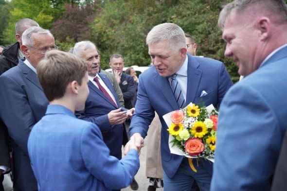 Hlas ľudu: Haló, “meinstrím“, vy nie ste novinári, vy ste predajné presstit.t.y!