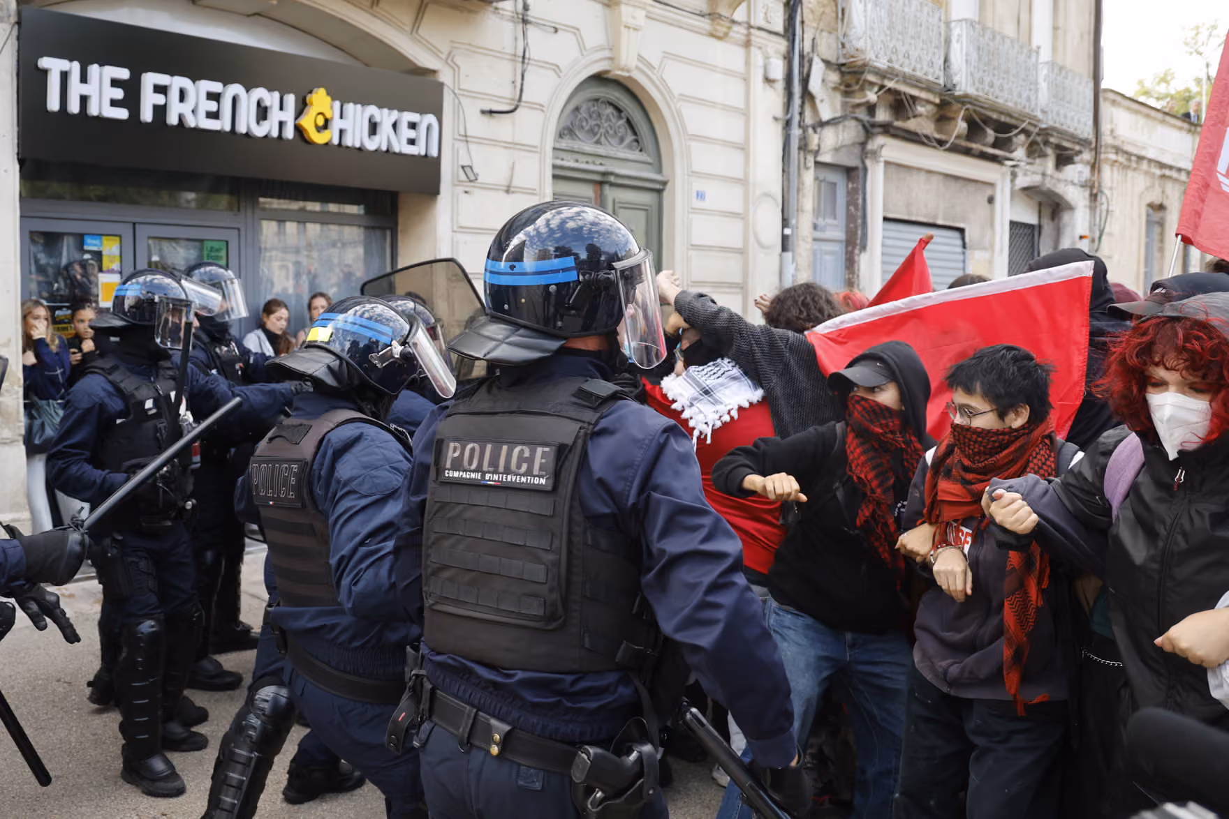 Stredoškoláci sa v Montpellieri stretávajú s poriadkovou políciou.