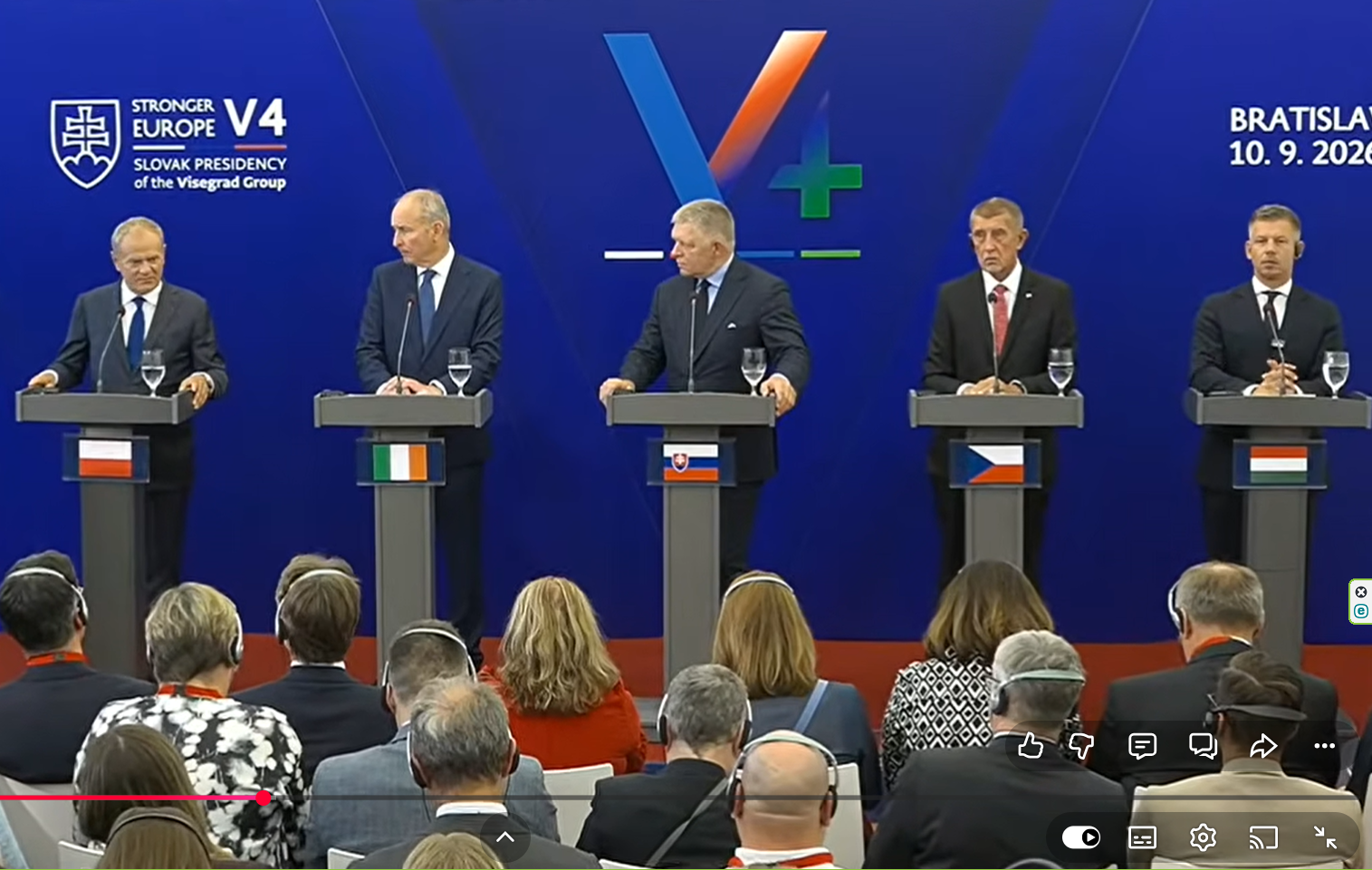 Na snímke záber z tlačovej besedy po stretnutí premiérov V4 a Írska 10. 9. v Bratislave