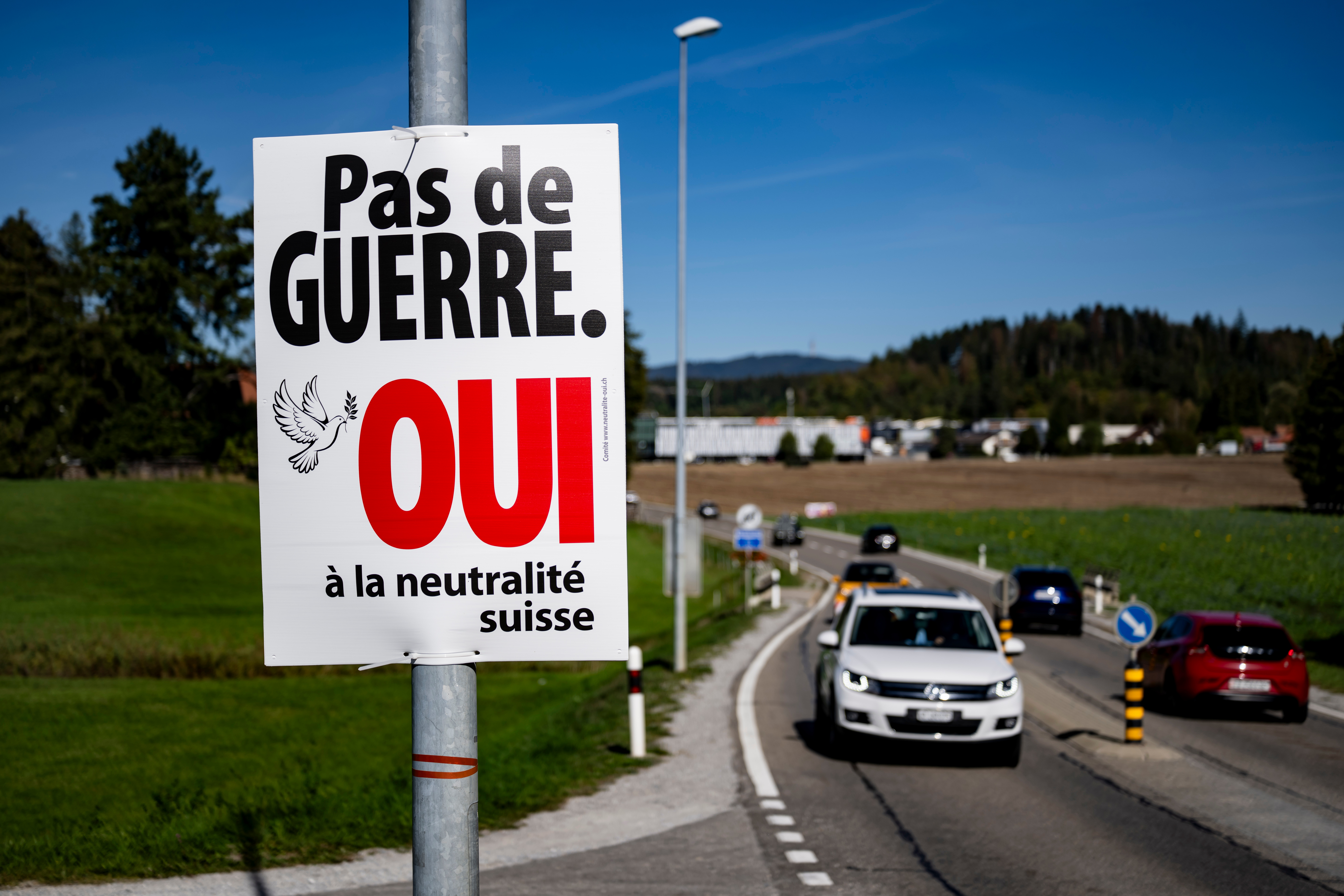 Švajčiari v referende odmietli sprísnenie neutrality