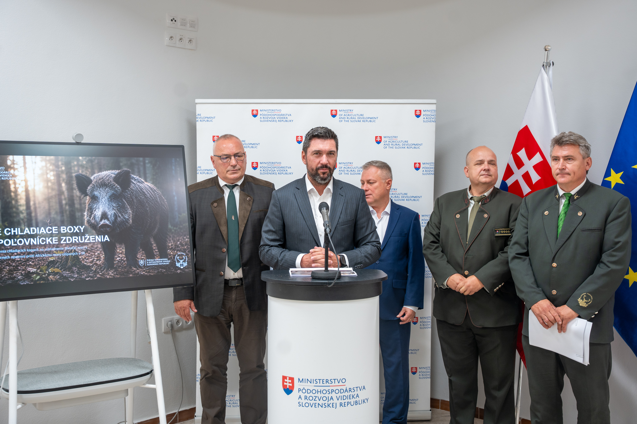 MILIÓN EUR NA NOVÉ CHLADIACE BOXY POMÔŽE V BOJI PROTI AFRICKÉMU MORU OŠÍPANÝCH