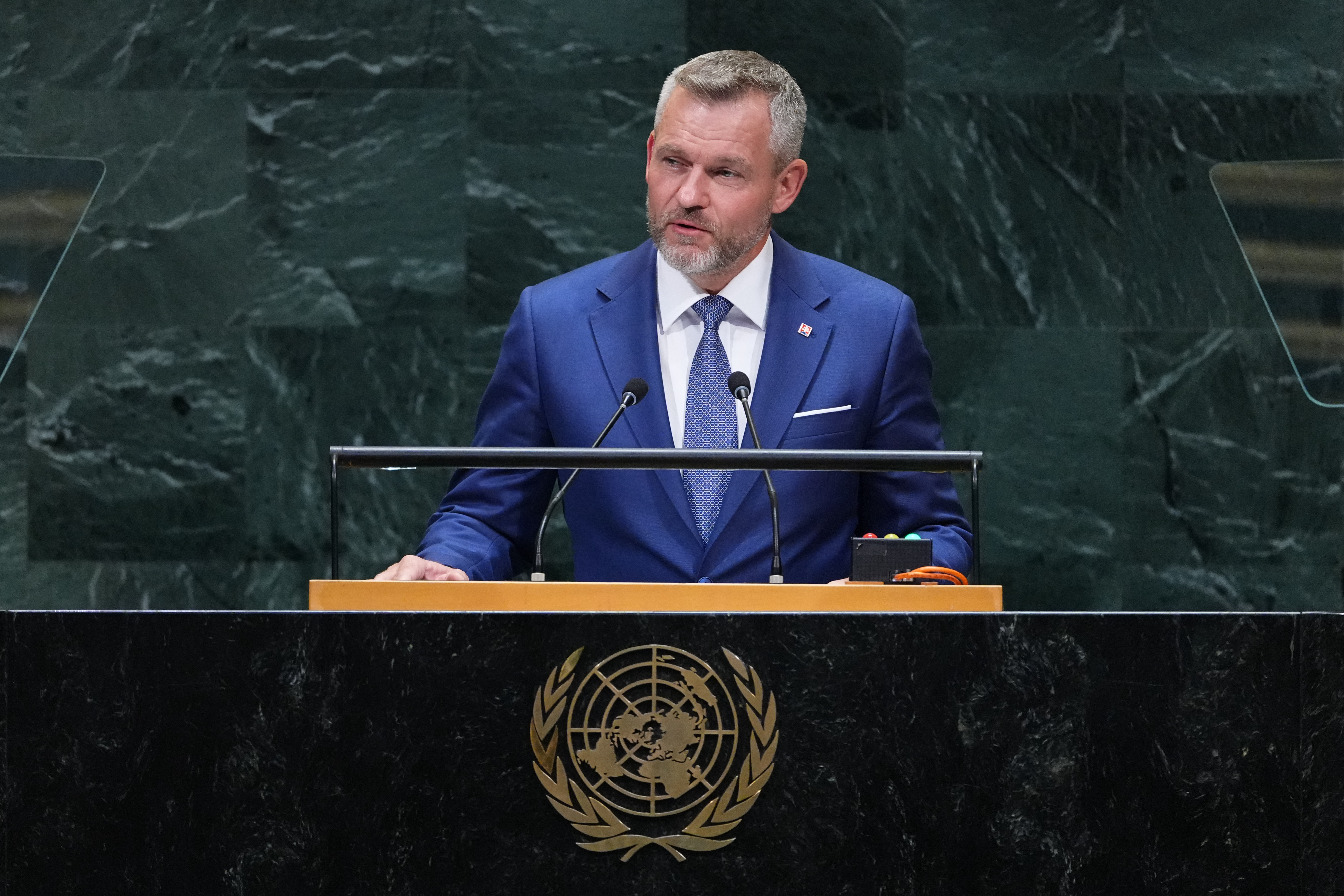 STOP! Stroje nesmú rozhodovať, kto zomrie, odkazuje Peter Pellegrini