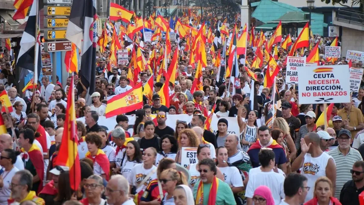 PO CELOM ŠPANIELSKU TO VRIE! ŠPANIELI VYRAZILI DO ULÍC. A Sánchez iba sľubuje (VIDEO)