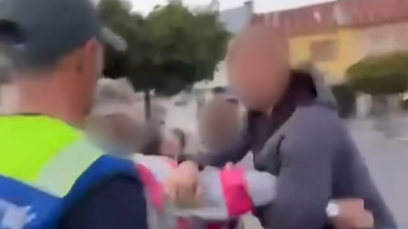 MATOVIČ JE ZBABELEC! Kde je teraz generálny cyklista Žilinka? - pýta sa Tibor Gašpar pri pohľade na zásah voči seniorovi na Matovičovej akcii (VIDEO)