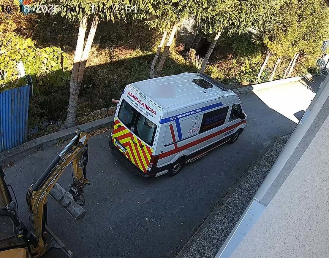 ŠOK PRI MARTINE! Útočník ťahal záchranára zo sanitky, komplic zatarasil únikovú cestu BÁGROM!