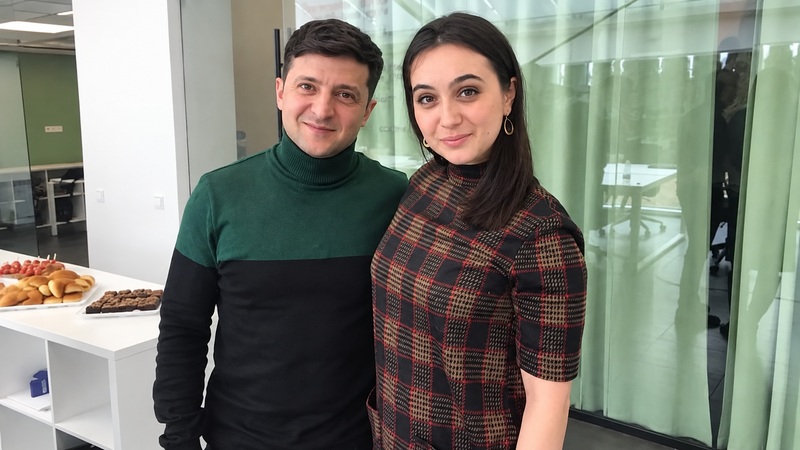 ĽUDIA NA ZÁPADE SI MYSLIA, ŽE ROZUMEJÚ UKRAJINE LEPŠIE NEŽ JA! Juliu Mendelovú nepustili s pravdou do EP, no tu je jej prejav (VIDEO)
