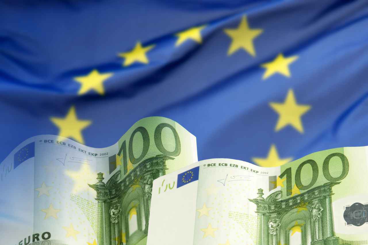 Máte doma hotovosť? Ak nie, mali by ste zbystriť! ECB upozorňuje na riziko výpadkov