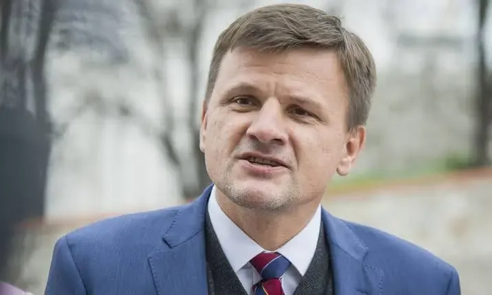 HLINA NAKYDAL NA SLOVENSKO VO FRANCÚZSKOM ČASOPISE! Rozhodol sa zviditeľniť tým najhorším spôsobom, vraví koalícia