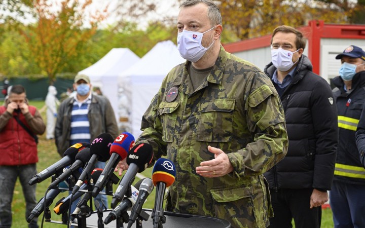 Na snímke Milan Krajniak ako minister rodiny