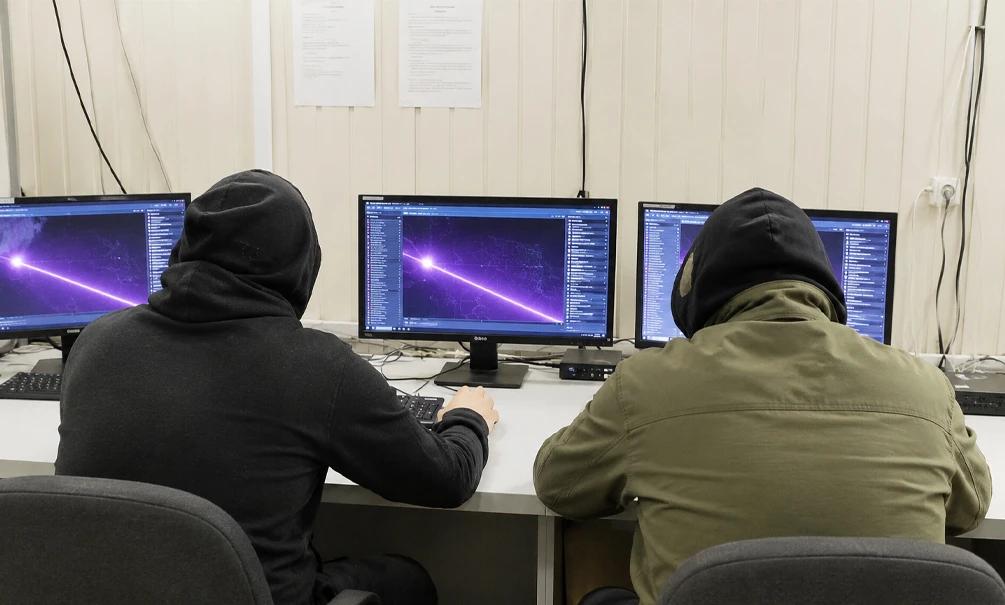 MEČ JEDIHO - ZBRAŇ OKAMŽITÉHO NIČENIA! Rusko odtajnilo „bojový laser“, ktorý ničí ukrajinské drony kamikadze