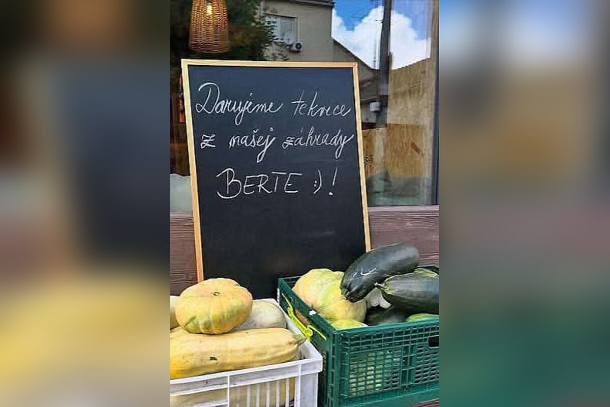 V Hurbanove pribudli cukety