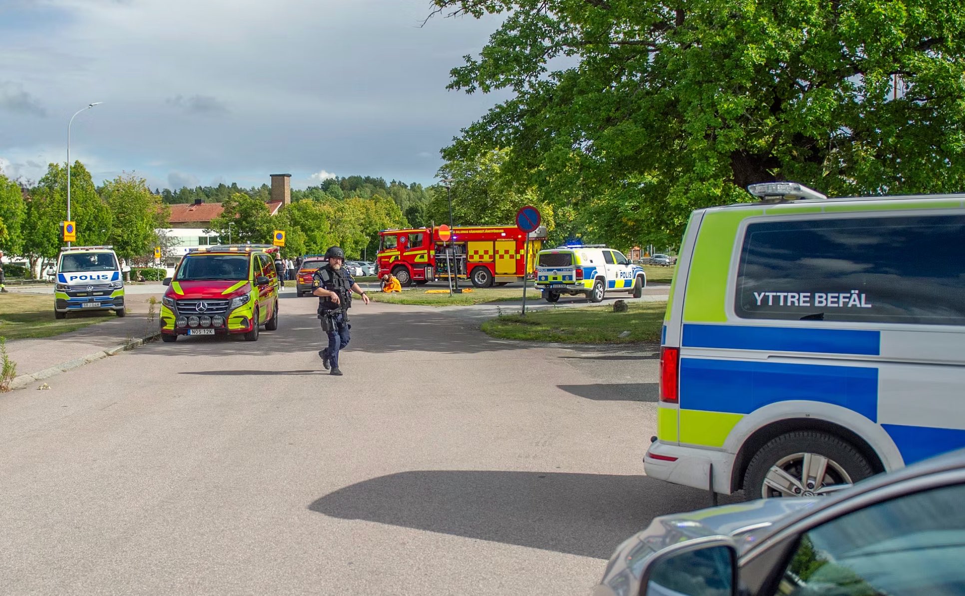 Útok mečom na škole vo Švédsku: Niekoľko zranených, polícia páchateľa postrelila a zadržala