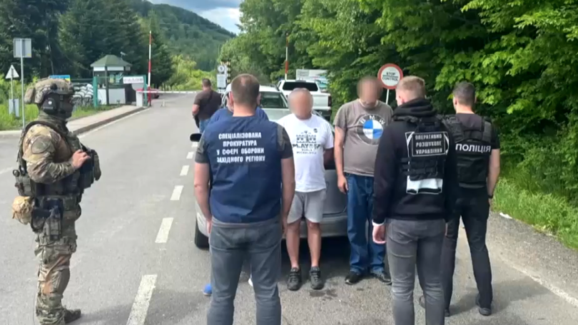 Na Ukrajine vyšetrujú organizovanú skupinu, ktorá prevádzala mužov na Slovensko