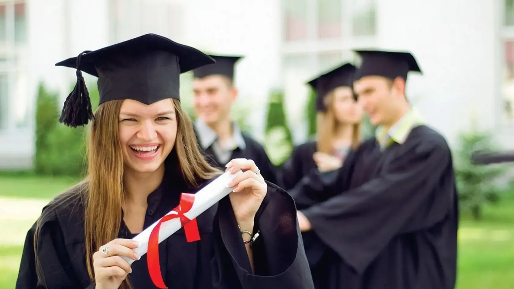KONIEC BAKALÁROK A DIPLOMOVIEK? Študenti dostanú na výber novú cestu k titulu