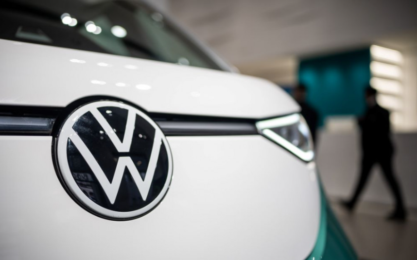 VEĽKÁ ZVOLÁVAČKA VOLKSWAGENU! V OHROZENÍ SÚ MILIÓNY ÁUT, problém môže byť v riadení